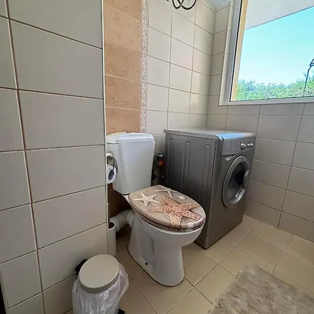 дани и мони Apartmán
