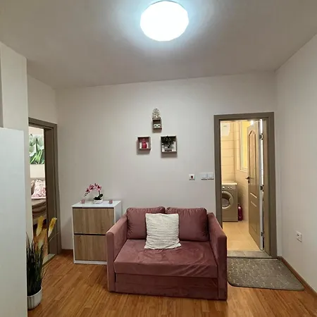 дани и мони Apartmán
